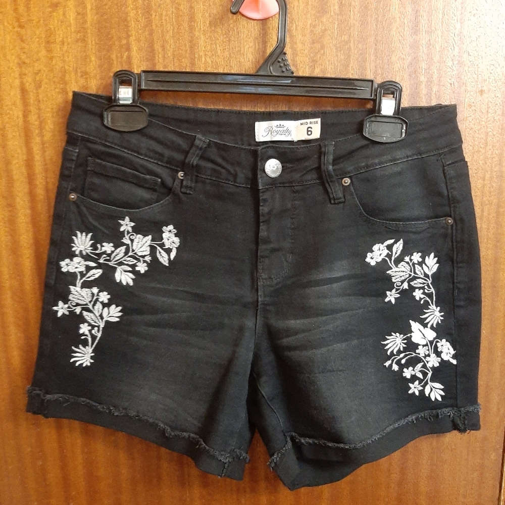Royalty For Me Shorts Mid Rise Sz 6